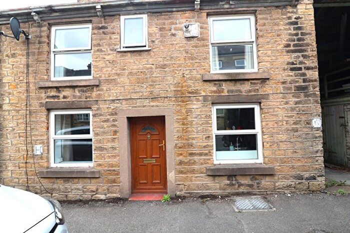 2 Bedroom End Of Terrace House To Rent In Ellison Street, Glossop, SK13