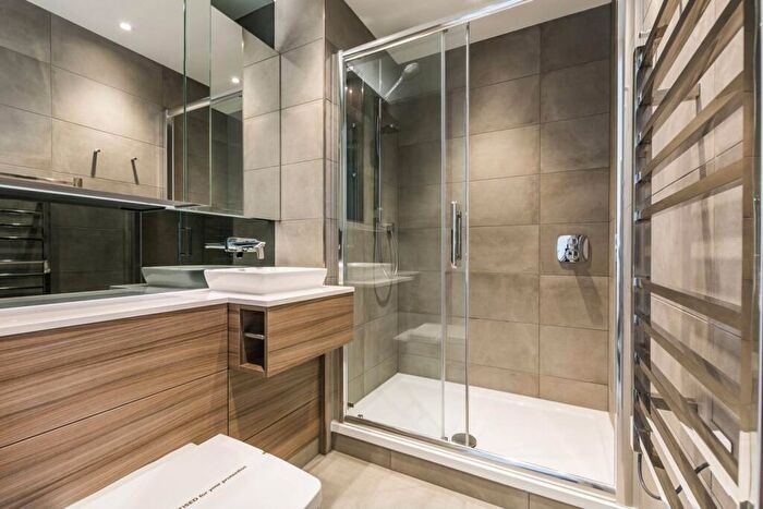 2 Bedroom Flat To Rent In Smithfield Square, High Street, Hornsey, London, N8