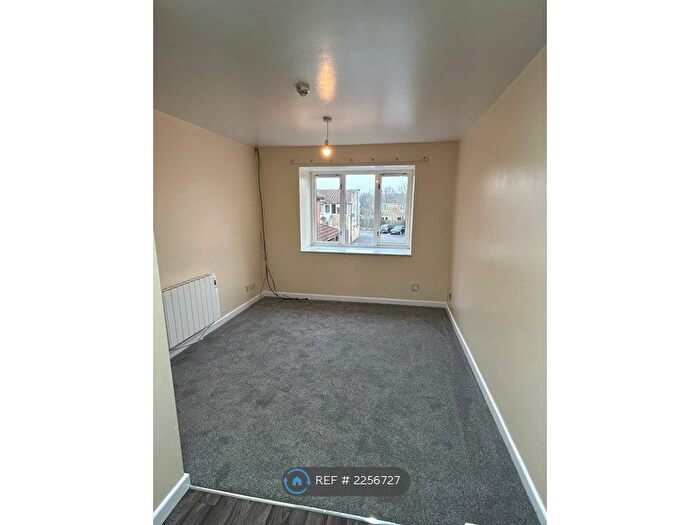 2 Bedroom Flat To Rent In Ebdon Road, Weston-Super-Mare, BS22