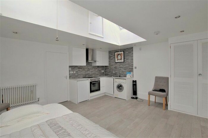 1 Bedroom Studio To Rent In Ironsbottom, Sidlow, Reigate, Surrey. RH2