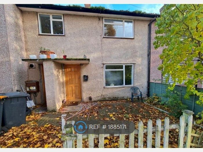3 Bedroom Terraced House To Rent In Fieldside, Bedford, MK41