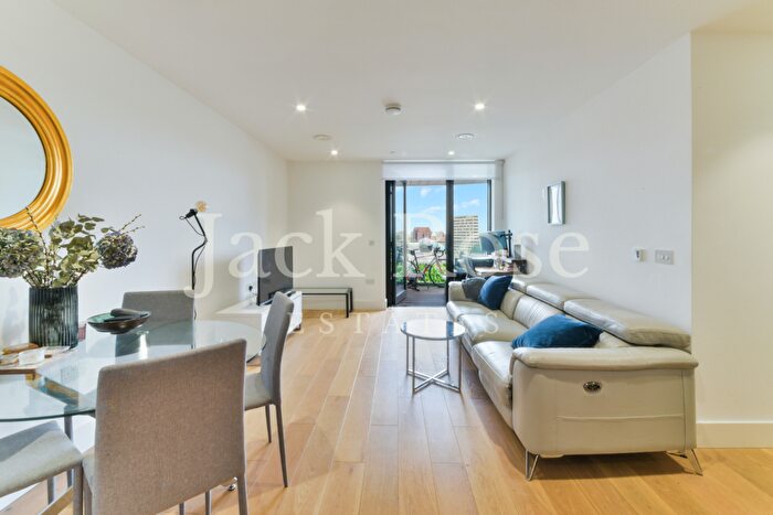 2 Bedroom Flat For Sale In Kingsland High Street, London, E8