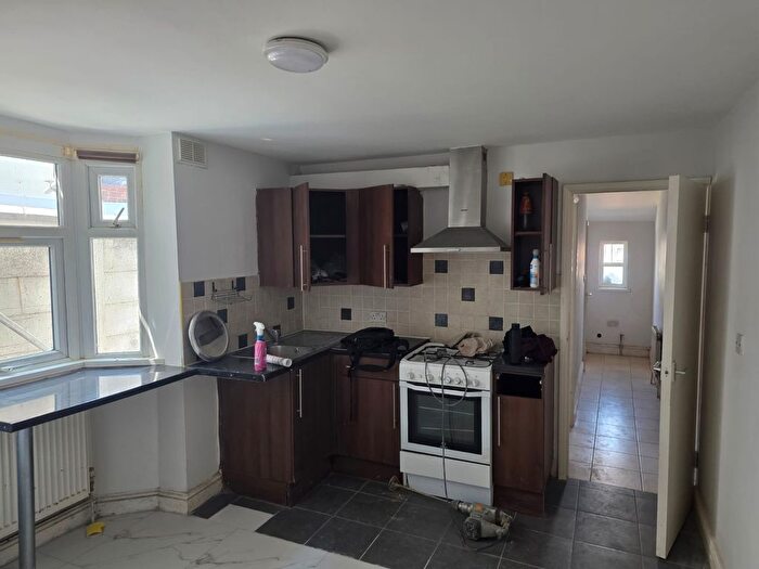 3 Bedroom Flat To Rent In St Dunstan Rd, Forest Gate, E7
