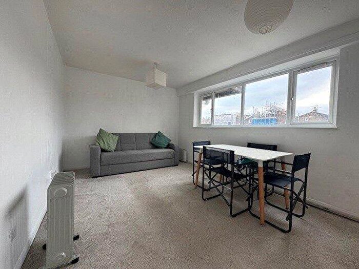 2 Bedroom Apartment To Rent In Hornsey Road, Holloway, London, N7