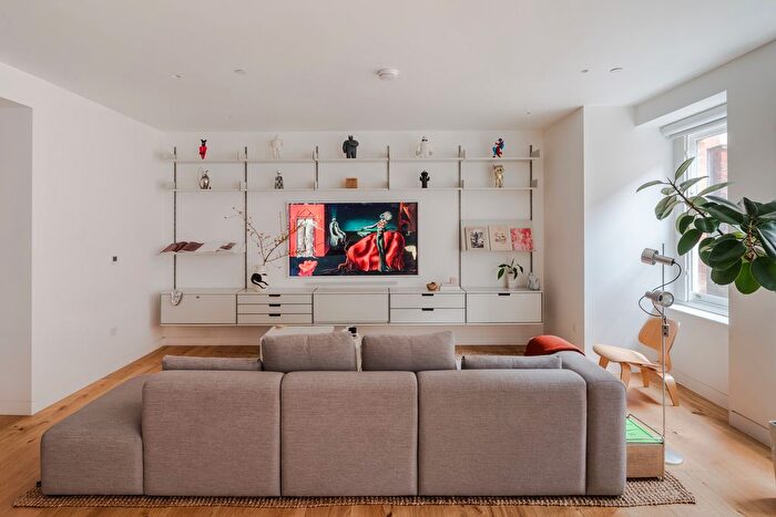 2 Bedroom Flat For Sale In Kensington Court Gardens, London, W8