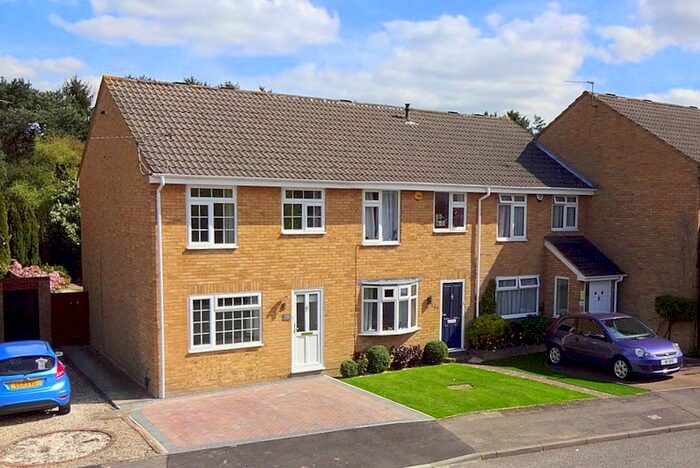3 Bedroom End Of Terrace House To Rent In Heathfield, Crawley RH10