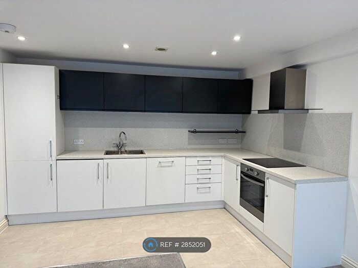 2 Bedroom Flat To Rent In Faversham House, South Croydon, CR2