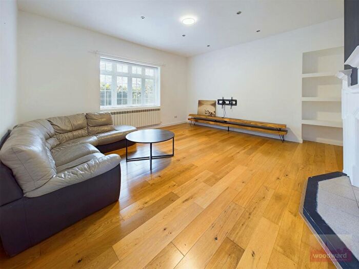 3 Bedroom Flat To Rent In Mount Park Avenue, Harrow On The Hill, HA1