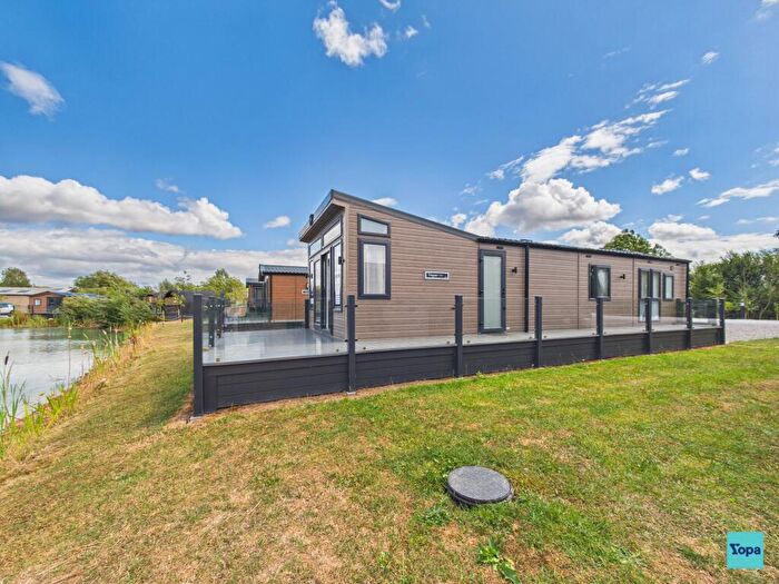2 Bedroom Park Home For Sale In Coole Lane, Nantwich, CW5