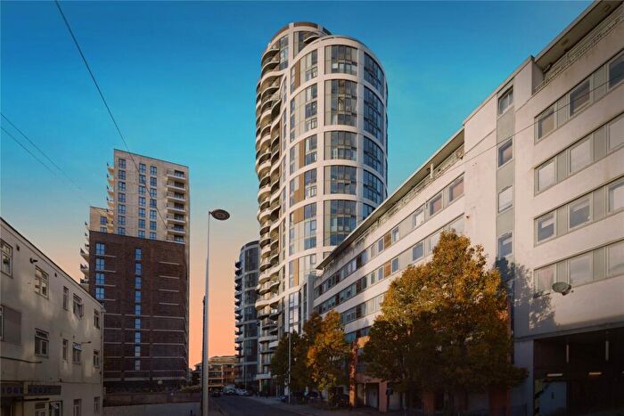 2 Bedroom Flat For Sale In Cambridge Road, Barking, IG11