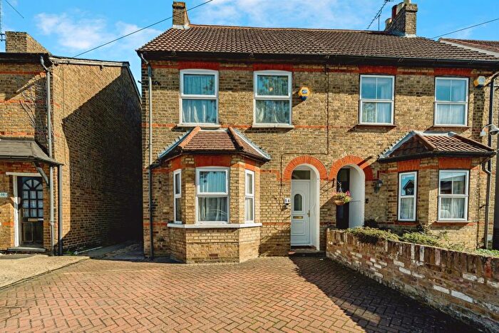 4 Bedroom Semi-Detached House For Sale In Willoughby Road, Slough, SL3