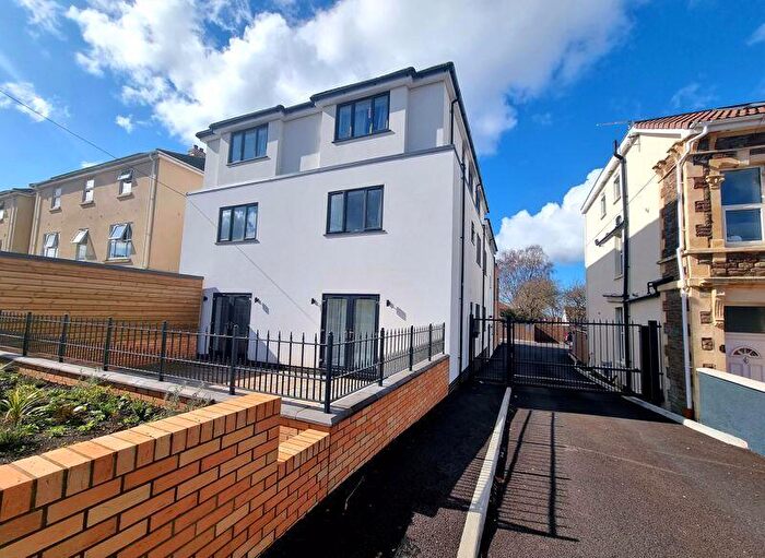 3 Bedroom Apartment To Rent In Charlton Road, Kingswood, Bristol, BS15