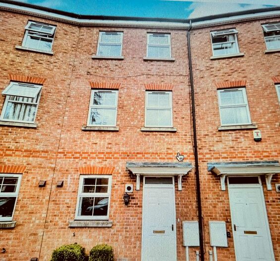 5 Bedroom Town House To Rent In Englewood Close, LE4