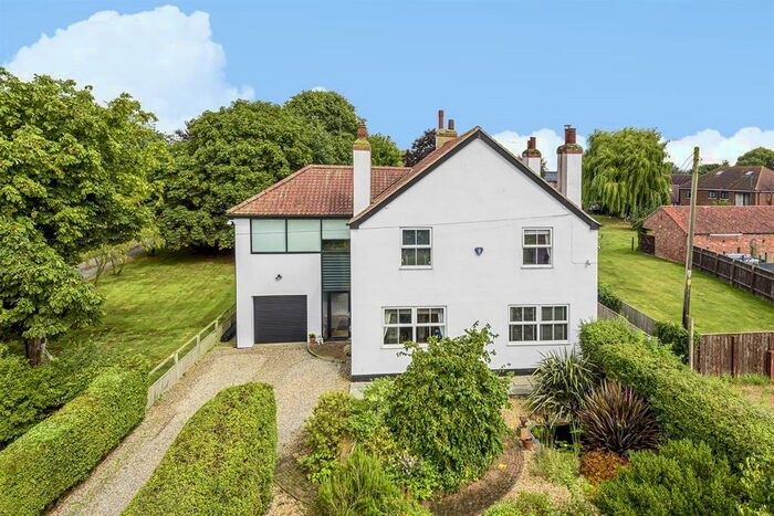 4 Bedroom Detached House For Sale In Carr Lane, Weel, Beverley, HU17