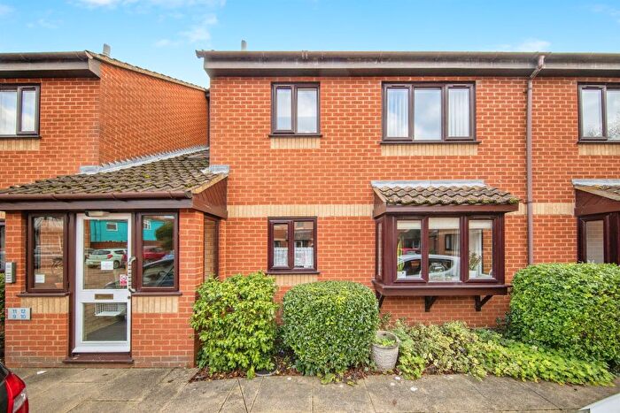 2 Bedroom Flat For Sale In Weavers Court, Sudbury, CO10