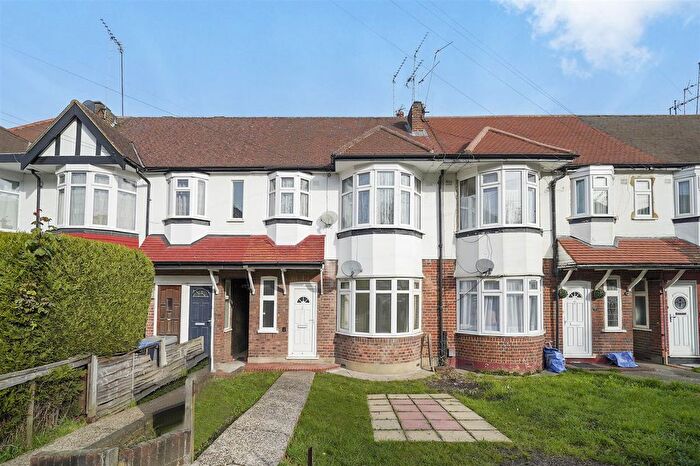 2 Bedroom Maisonette For Sale In Southview Avenue, Neasden, NW10