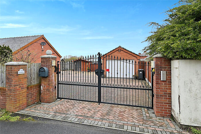3 Bedroom Detached Bungalow To Rent In Todd Lane North, Lostock Hall, PR5