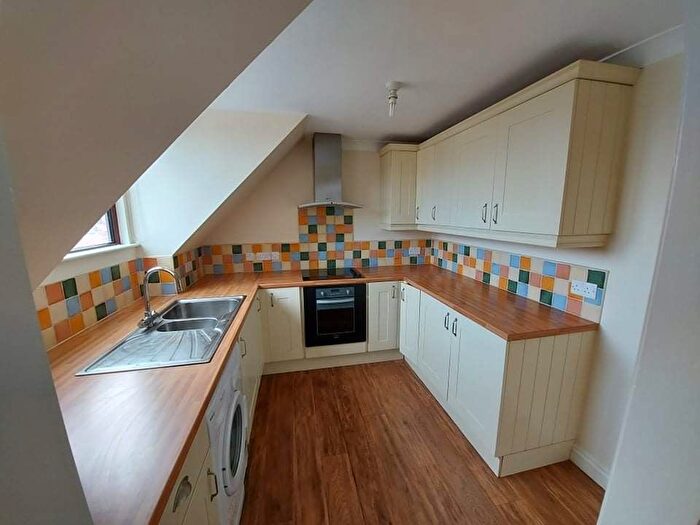 2 Bedroom Flat To Rent In Broad Robin, Gillingham, SP8