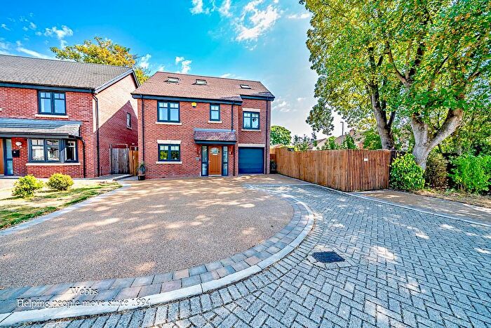 6 Bedroom Detached House For Sale In Portland Avenue, Walsall, WS9