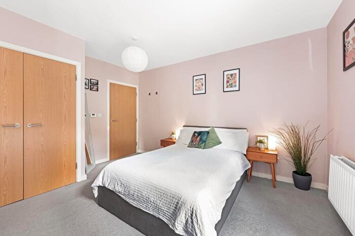 2 Bedroom Apartment To Rent In Woods Road, Peckham, London, SE15