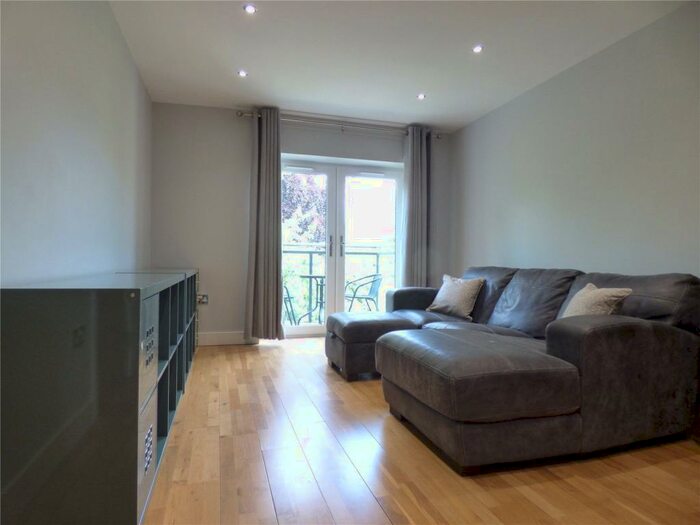 1 Bedroom Flat To Rent In Huddersfield Road, Halifax, West Yorkshire, HX3