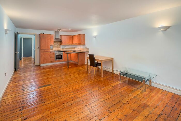 3 Bedroom Maisonette To Rent In Somerford Grove, Dalston, N16