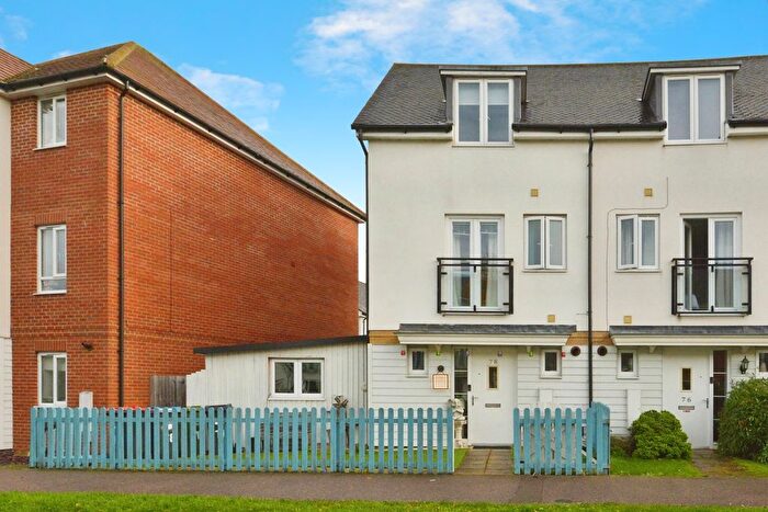 3 Bedroom Town House For Sale In Top Fair Furlong, Redhouse Park, Milton Keynes, Buckinghamshire, MK14