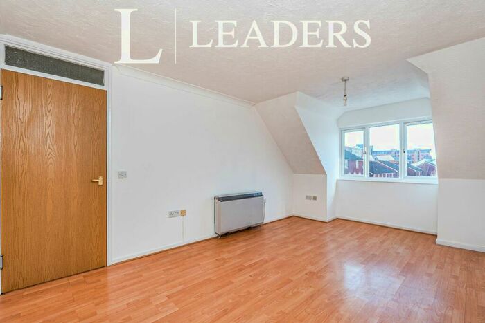 1 Bedroom Apartment To Rent In Commodore Court, Southampton, SO14