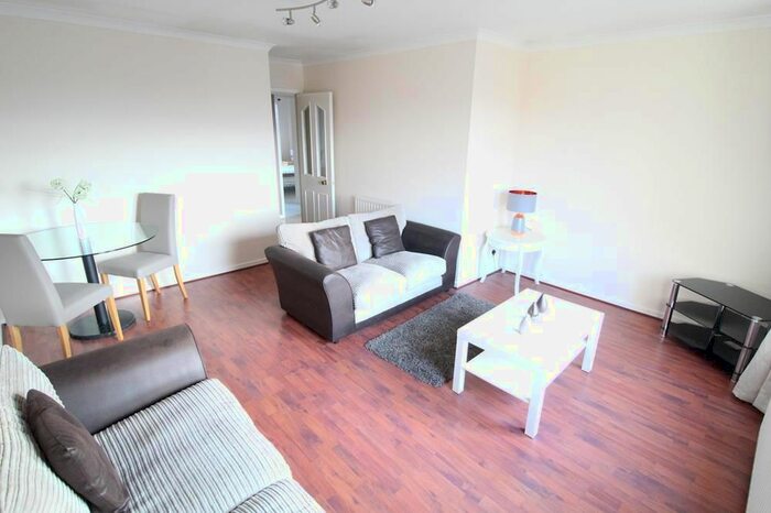 2 Bedroom Flat To Rent In Craigie Loanings, Aberdeen, AB25