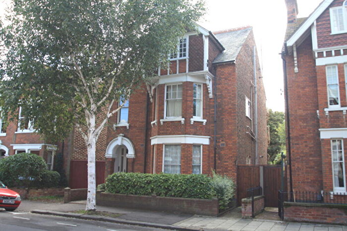 2 Bedroom Apartment To Rent In Waterloo Road, Bedford, Bedfordshire, MK40