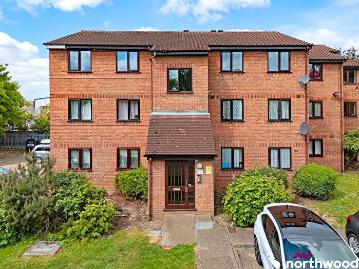 2 Bedroom Flat To Rent In Avenue Road, Chadwell Heath, RM6