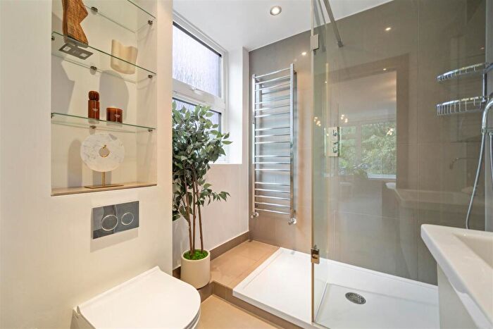 3 Bedroom Apartment For Sale In Lyndhurst Terrace, Hampstead, London, NW3
