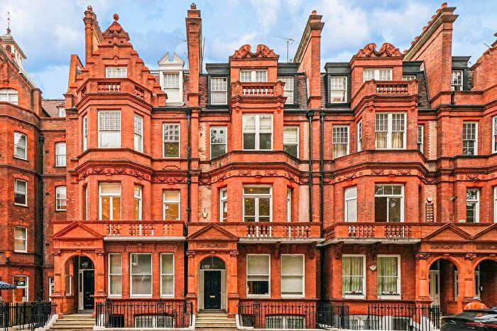 3 Bedroom Flat For Sale In Lower Sloane Street, Chelsea, SW1W
