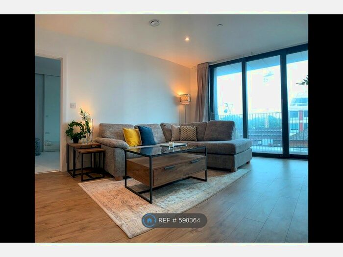 2 Bedroom Flat To Rent In Epsom House, Staines-Upon-Thames TW18