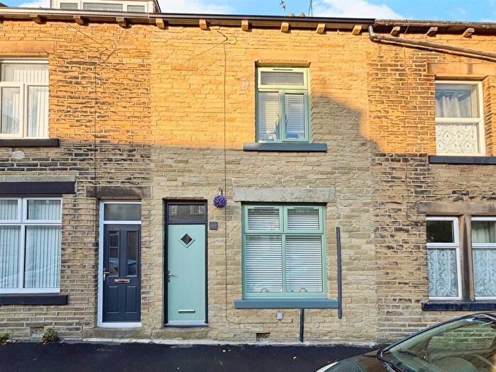 4 Bedroom Terraced House For Sale In Mount Terrace, Bradford, BD2