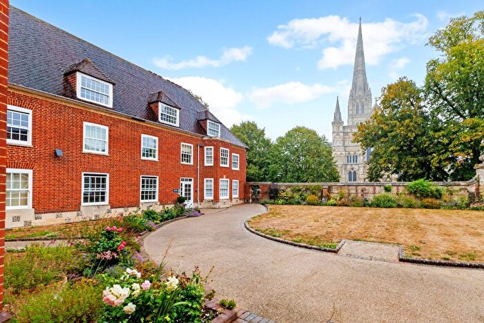 1 Bedroom Flat For Sale In The Close, Salisbury, SP1