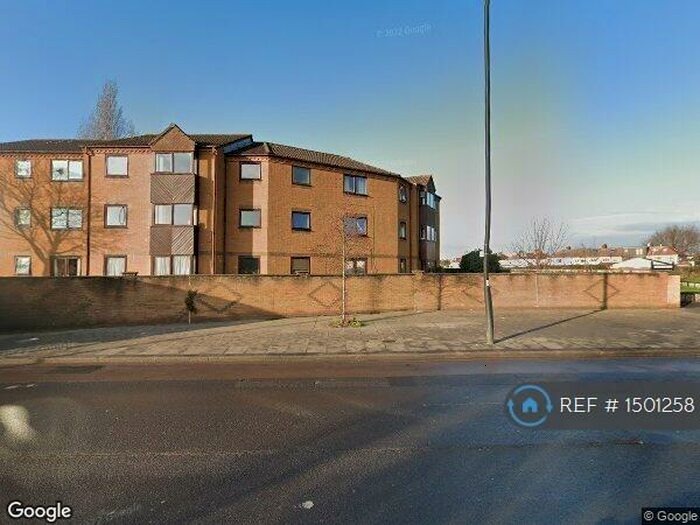 Studio To Rent In West Court, Waltham Cross, EN8