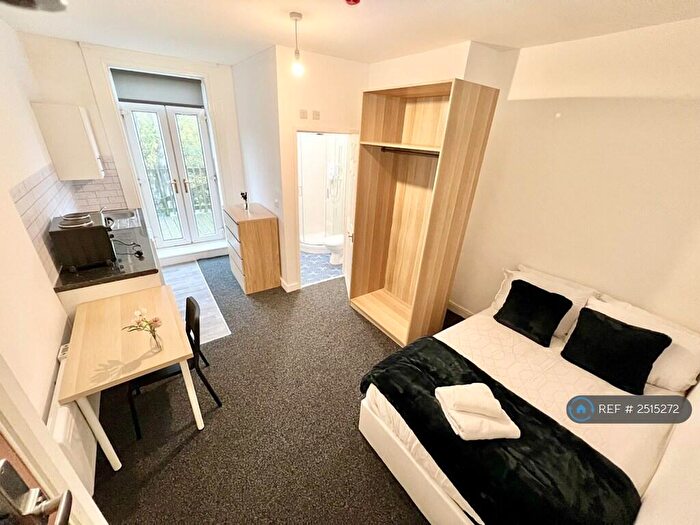 Studio To Rent In Rastrick, Brighouse, HD6