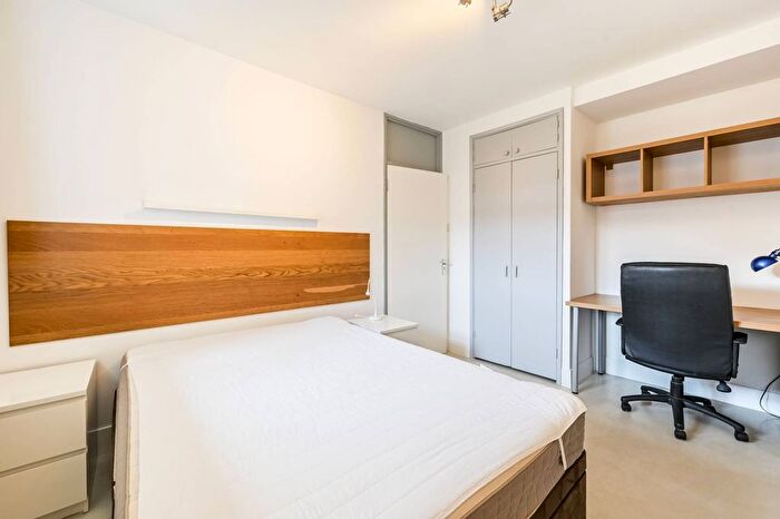 3 Bedroom Flat To Rent In Stockwell Gardens Estate, Stockwell, London, SW9