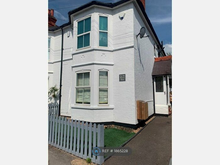 3 Bedroom Semi-Detached House To Rent In Cromwell Road, Reading, RG4
