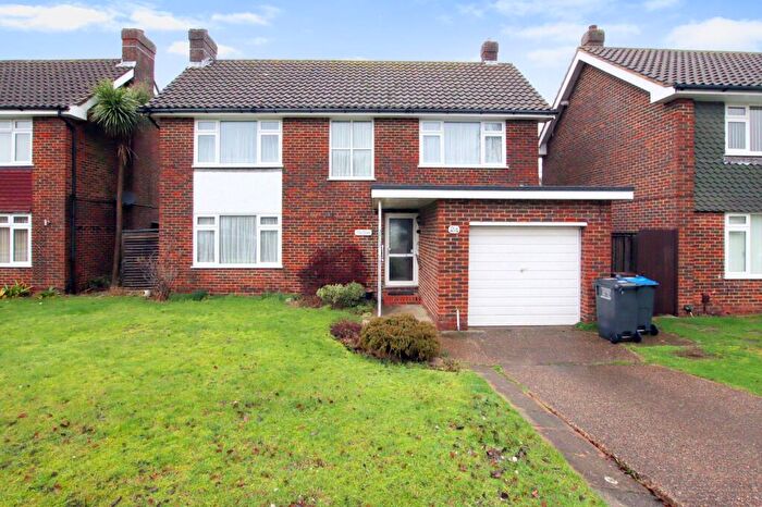 3 Bedroom Detached House For Sale In Round Grove, Shirley, CR0