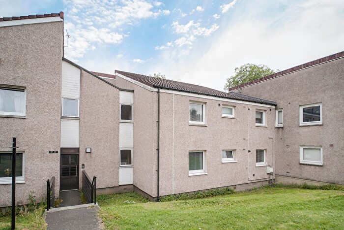 2 Bedroom Flat For Sale In Yarrow Terrace, Dundee, DD2