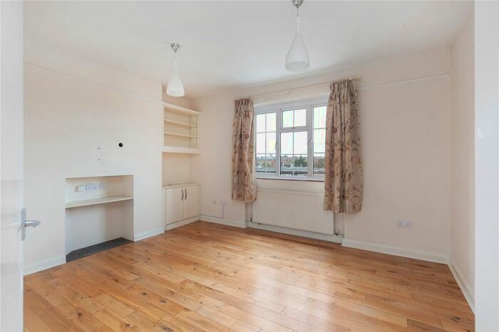 2 Bedroom Flat To Rent In Merton House, Merton Road, London, SW18