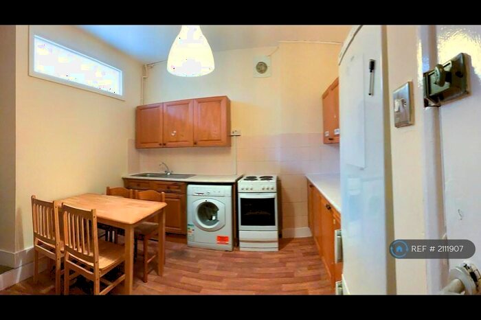 4 Bedroom Flat To Rent In Stoke Newington High Street, London, N16