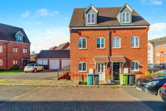 3 Bedroom End Of Terrace House To Rent In Newhome Way, Walsall, WS3