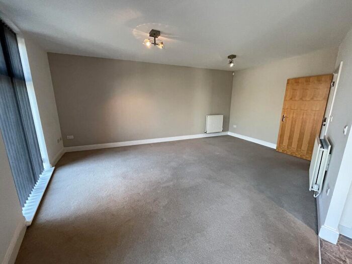2 Bedroom Apartment To Rent In Stourton - Stewponey Court, DY7