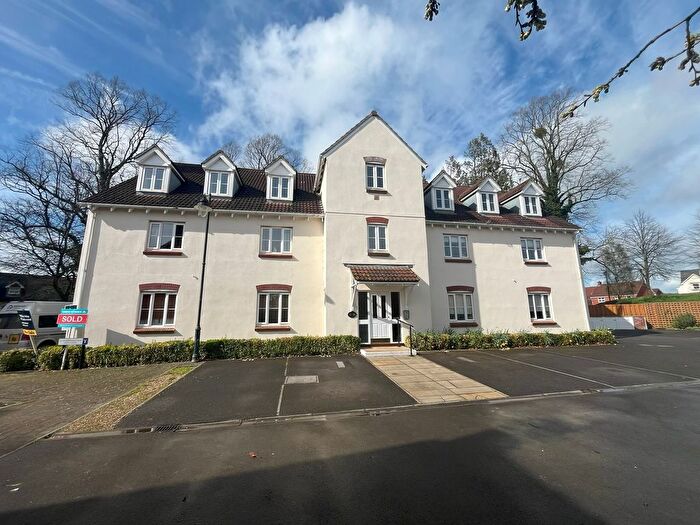 2 Bedroom Flat To Rent In Grenville View, Taunton, TA4