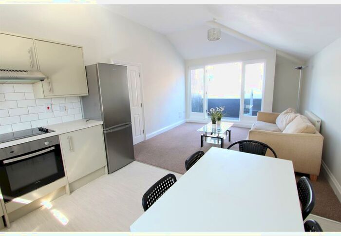 4 Bedroom Flat To Rent In Junction Road, Brighton, BN1
