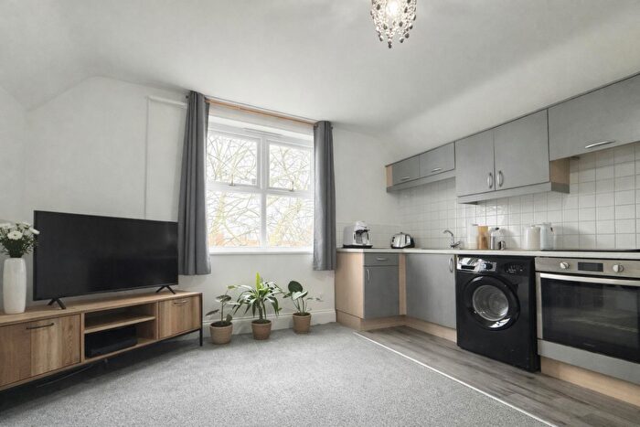 1 Bedroom Flat For Sale In Shaftesbury Road, Leicester, LE3
