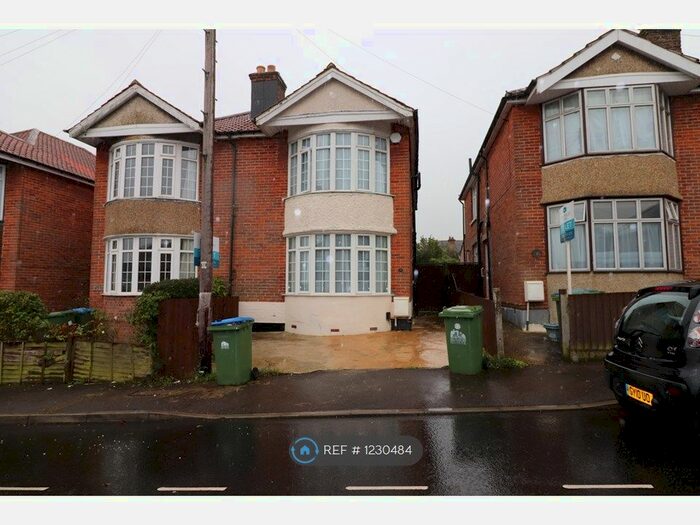 5 Bedroom Semi-Detached House To Rent In Sirdar Road, Southampton, SO17